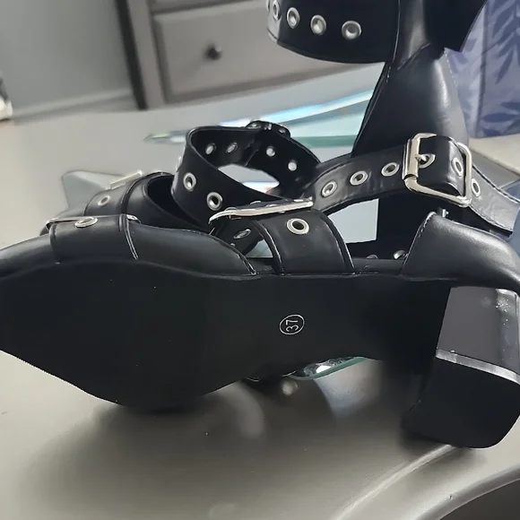 Black Pointed Toe Heels with Straps (US 6.5 Or Eur 37) - Picture 2 of 4